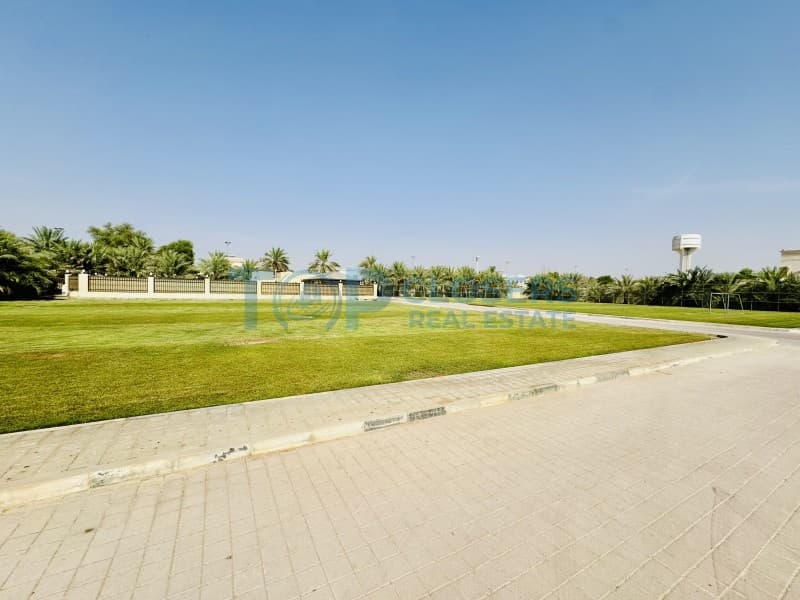 School Zone | Near Dubai Exit | Shaded Parking - Image 4