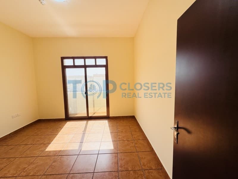 Great Location | Community View| Balcony - Image 4