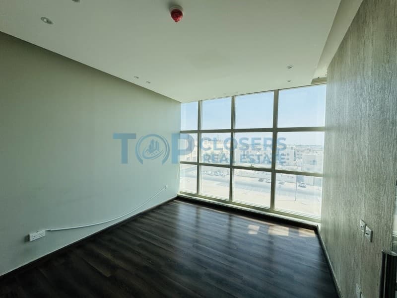 Walking Distance to Al Ain Mall | Free AC | Elevator - Image 2