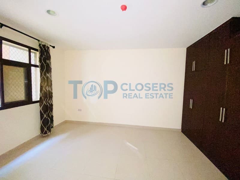 Spacious & Bright| Tawtheeq Contract| Wardrobes - Image 3