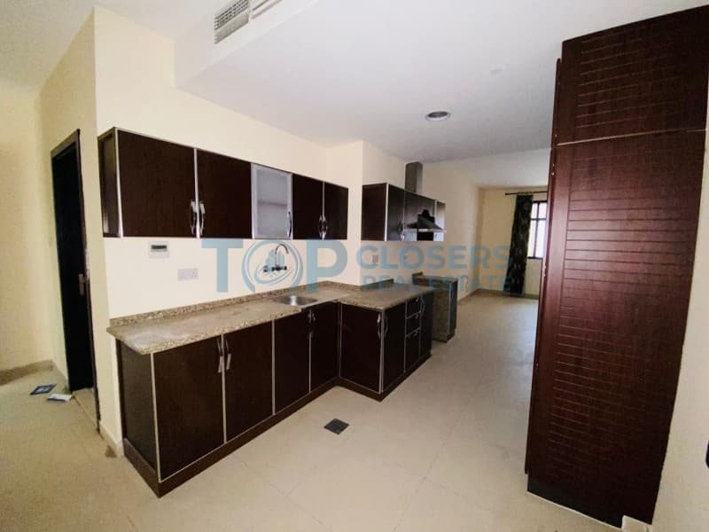 Spacious & Bright| Tawtheeq Contract| Wardrobes - Image 4