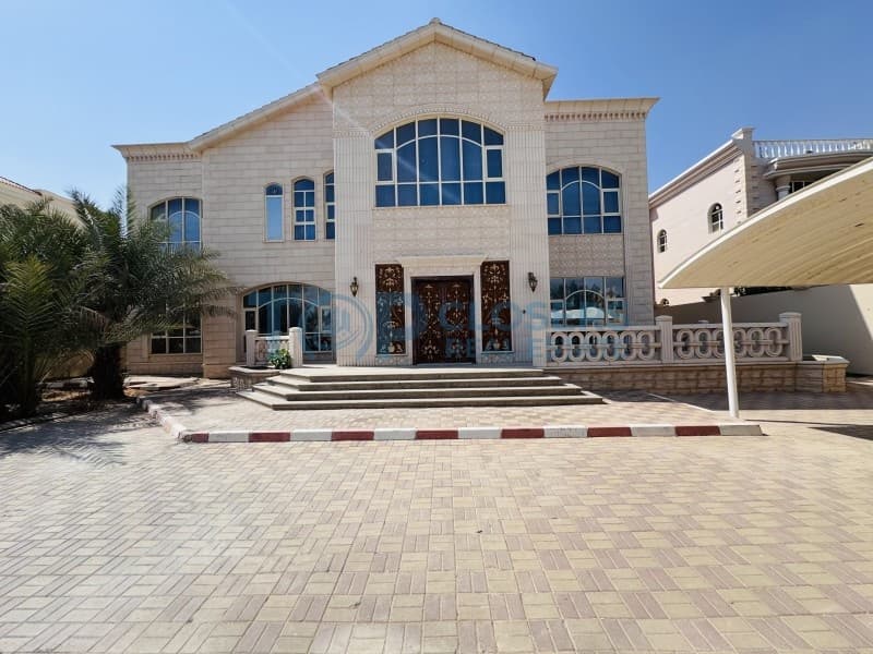 Separate Entrance | Driver Room| Built in Wardobes - Image 1