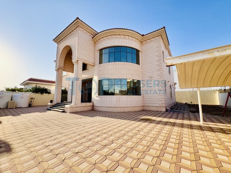 Separate Entrance | Built in Wardrobes| Maid,s Room - Image 1