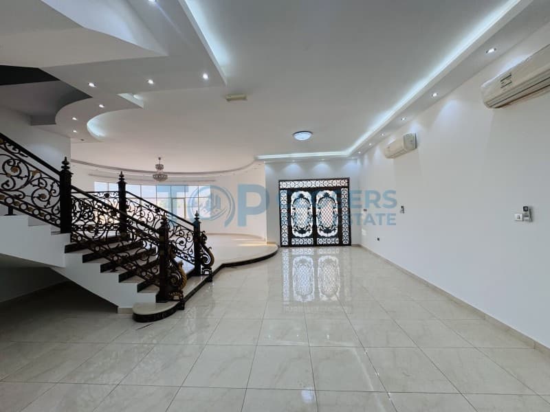 Separate Entrance | Built in Wardrobes| Maid,s Room - Image 4