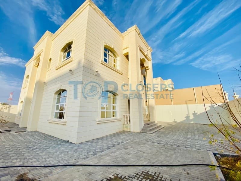 2nd Tenant Villa | Prime Location | Private Yard - Image 2