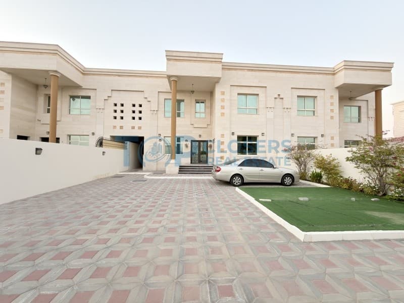 5 BR Modern Villa Near Brighton College with Yard - Image 1