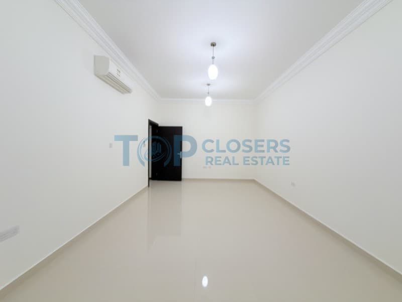 5 BR Modern Villa Near Brighton College with Yard - Image 2