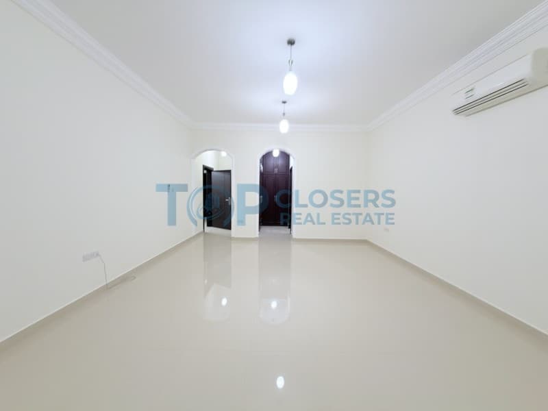 5 BR Modern Villa Near Brighton College with Yard - Image 3