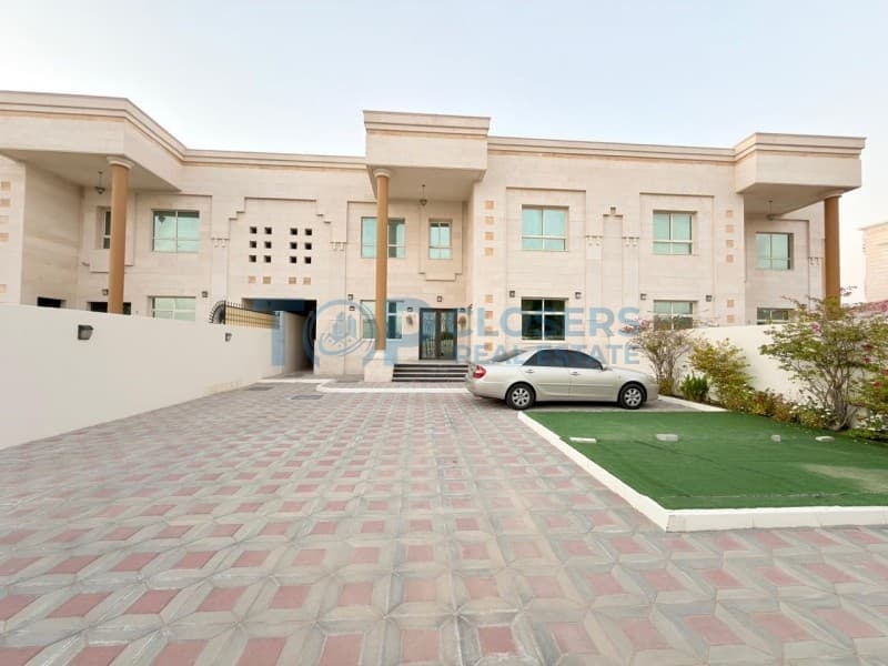 Modern and Luxurious Villa Near Brighton College - Image 1