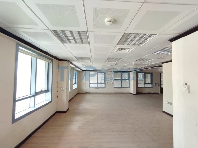 Prime Location |Semi-Fitty Office | Elevator - Image 1