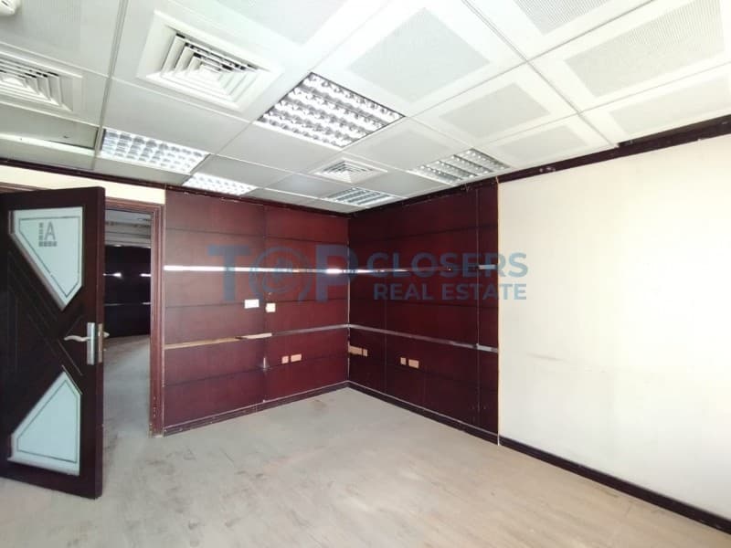 Prime Location |Semi-Fitty Office | Elevator - Image 4