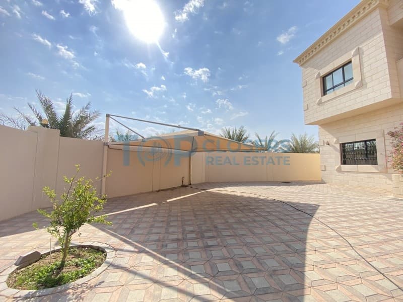 Luxurious Three Floors Villa | Near Stadium | Private Yard - Image 2