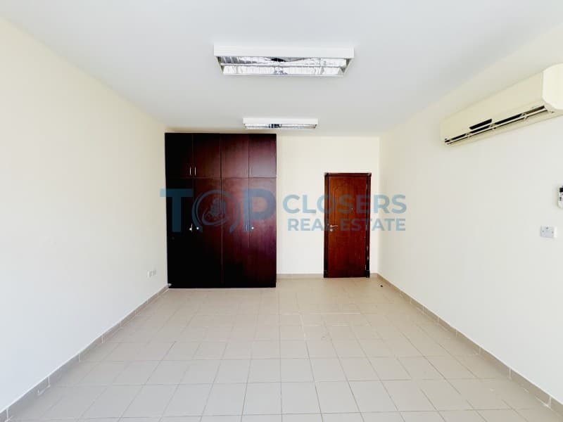 Balcony | Prime Location | Spacious | Bright - Image 3