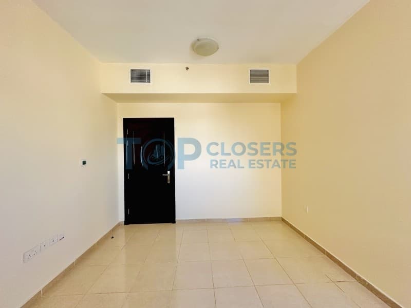 Sunny 2Br | Chiller Free AC | Balcony |Wardrobes - Image 3