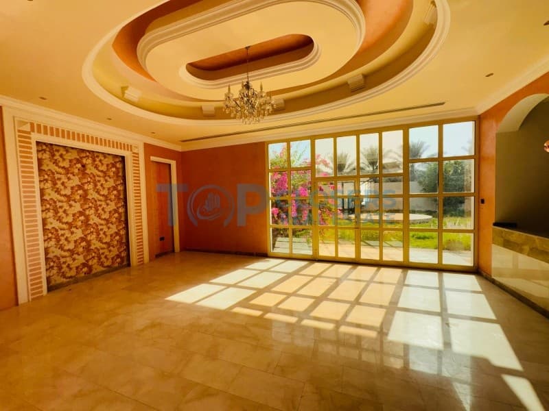 Prime Location| Lavish Villa | Huge Yard|Near Park - Image 3