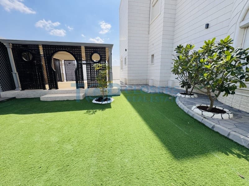 Prime Location | Private Swimming Pool| Maid,s Room - Image 4