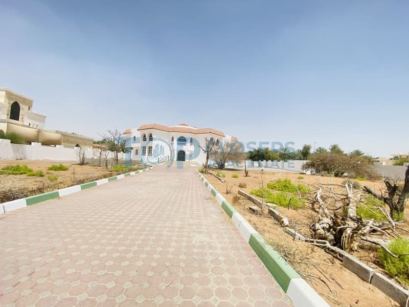 9BED Duplex Villa | Huge Yard | Prime Location - Image 1