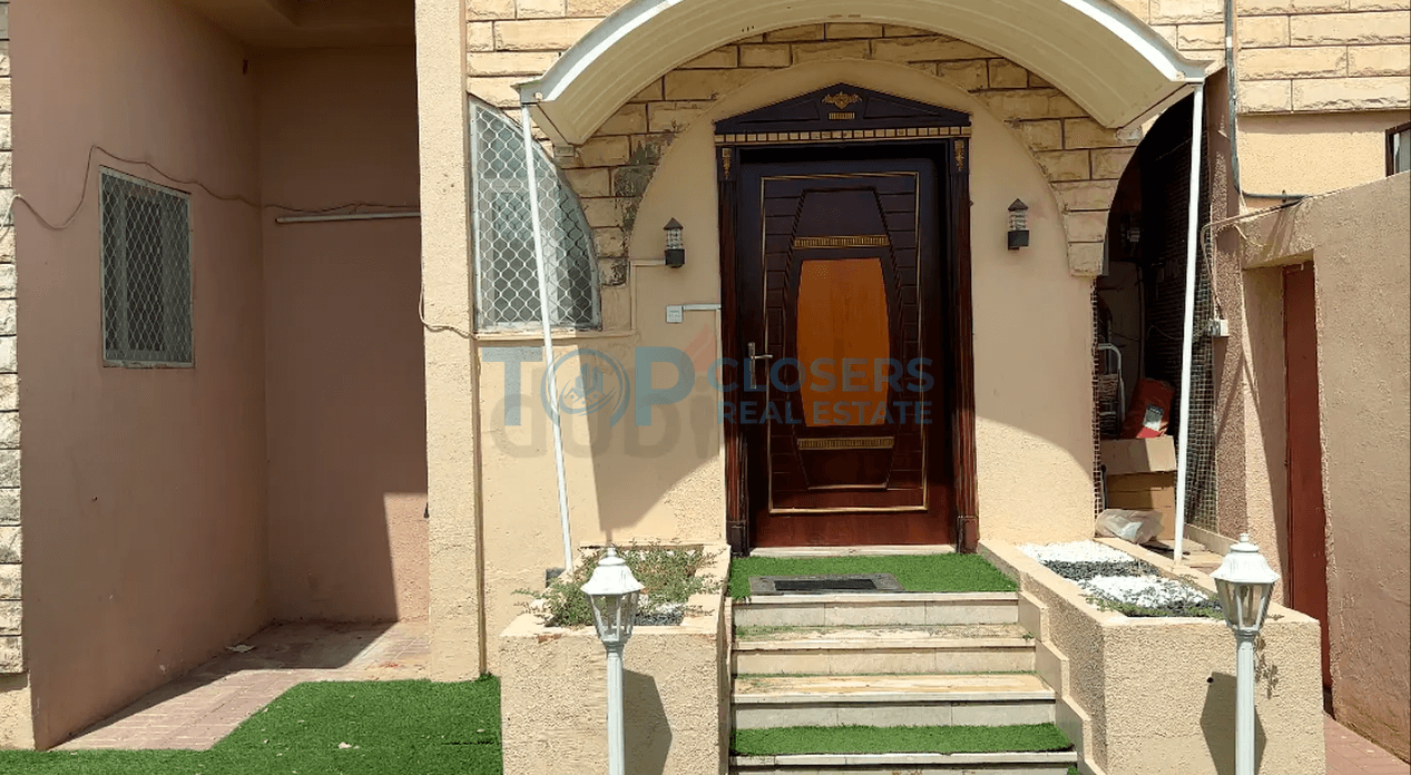 Ground Floor 3Br with Private Entrance n Yard | Spacious Rooms - Image 2