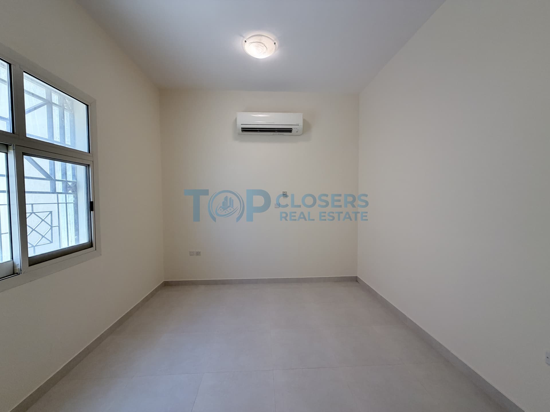 Spacious 1 Master Br | Ground Floor | Basement Parking - Image 4