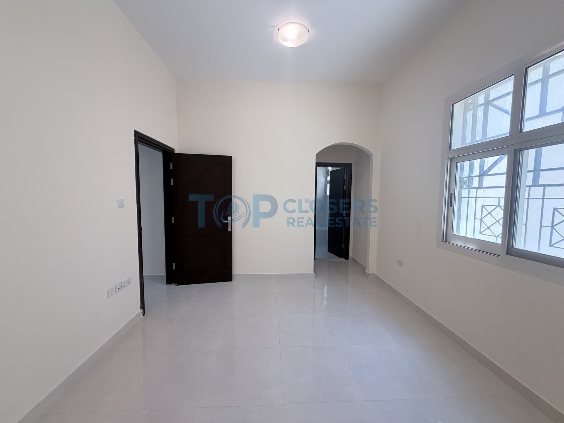 Spacious 1 Master Br | Ground Floor | Basement Parking - Image 3