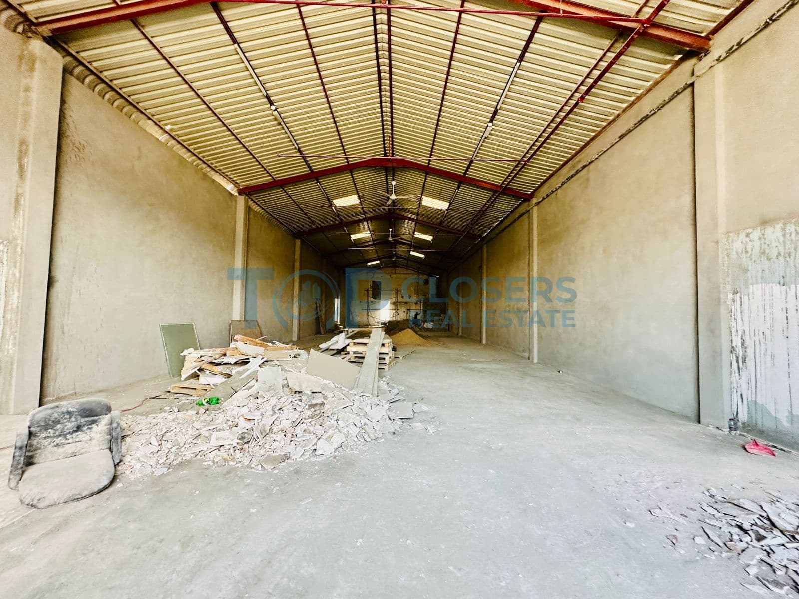 Huge 250 Sqm Renovated Warehouse in Al Noud Al Ain - Image 1