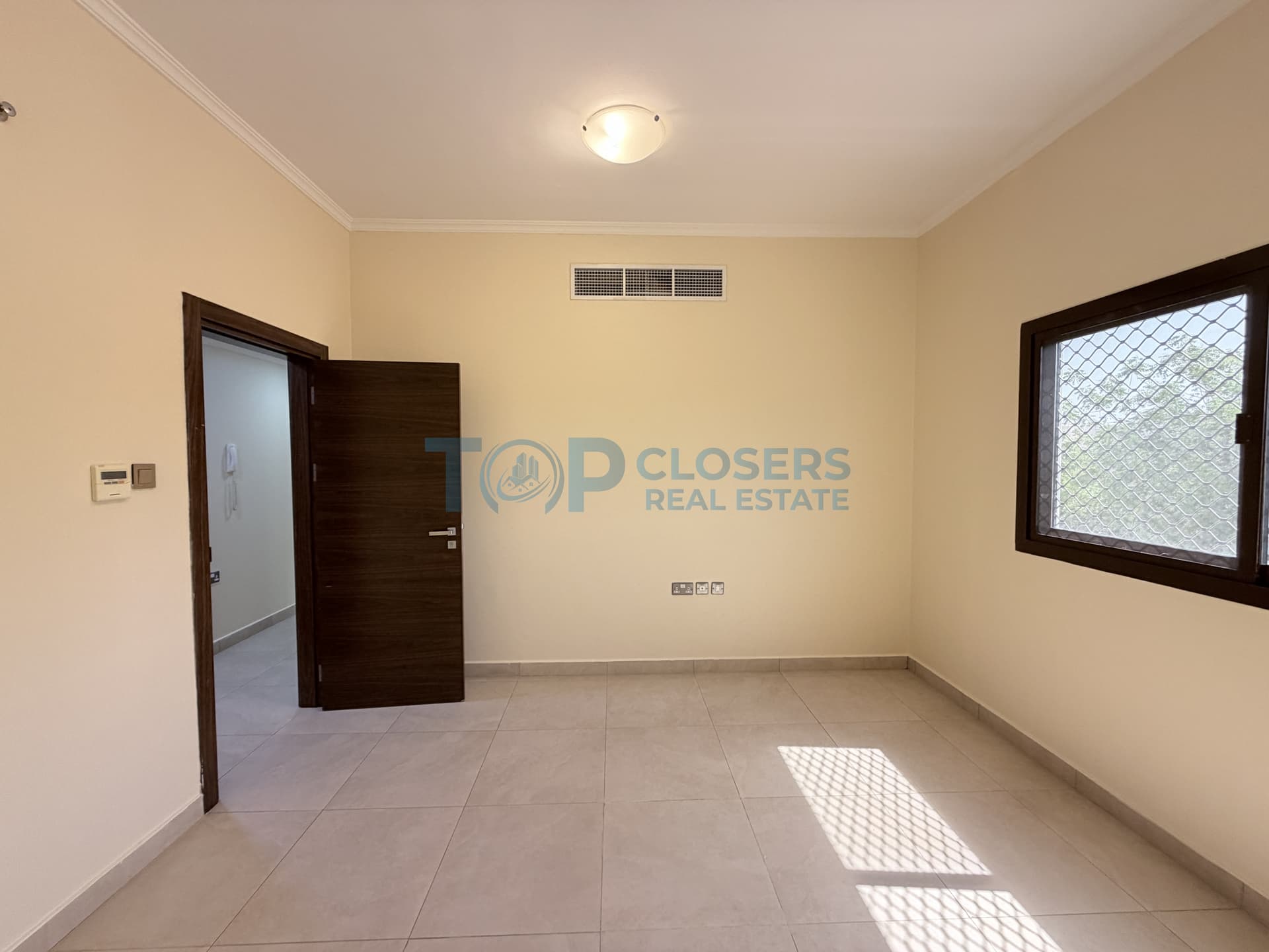 Modern 2 Br Apartment | Near Dubai Exit | Must See - Image 3
