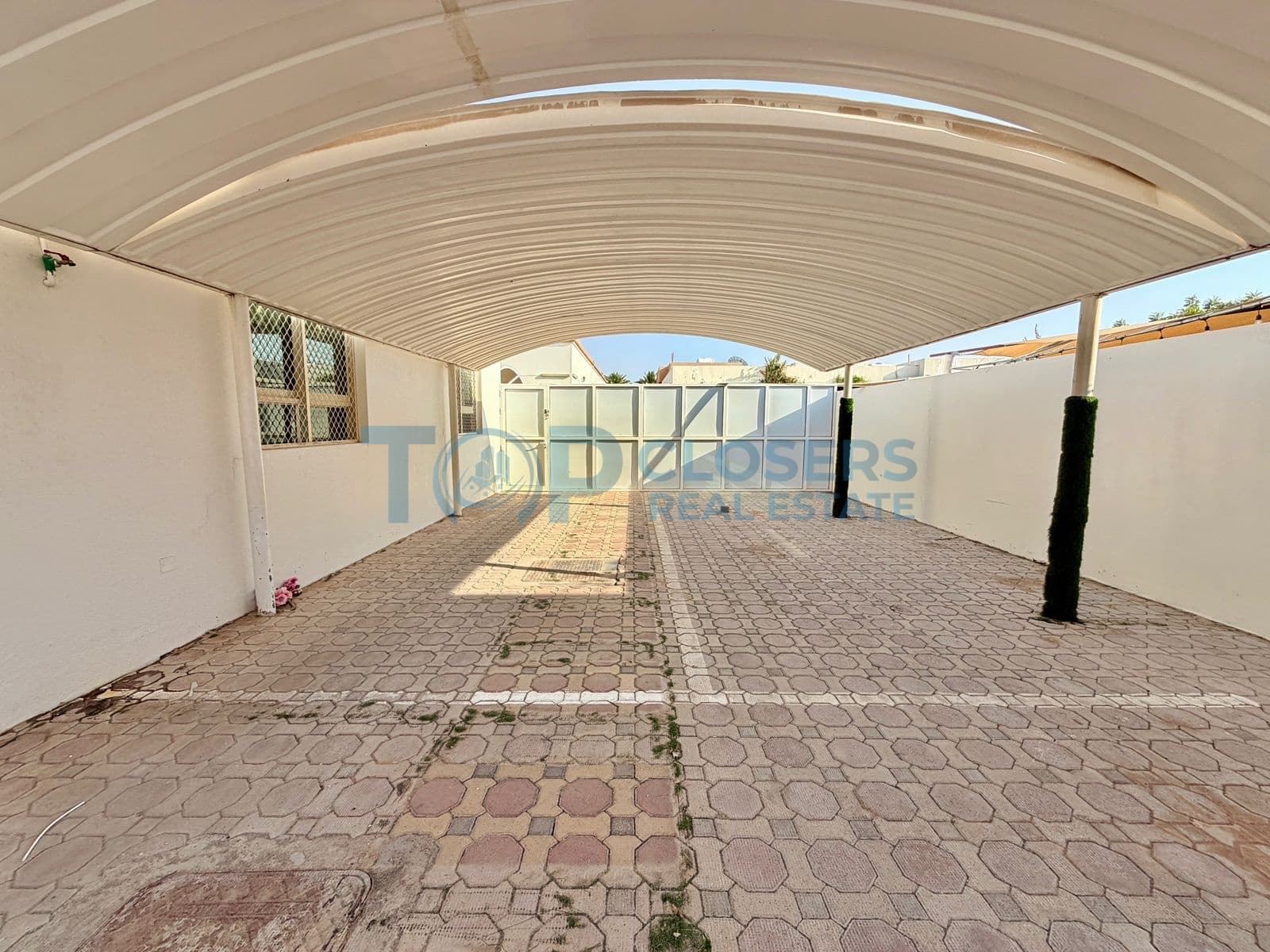 Neat n Clean 2 Bedrooms Apartment with Private Yard - Image 2
