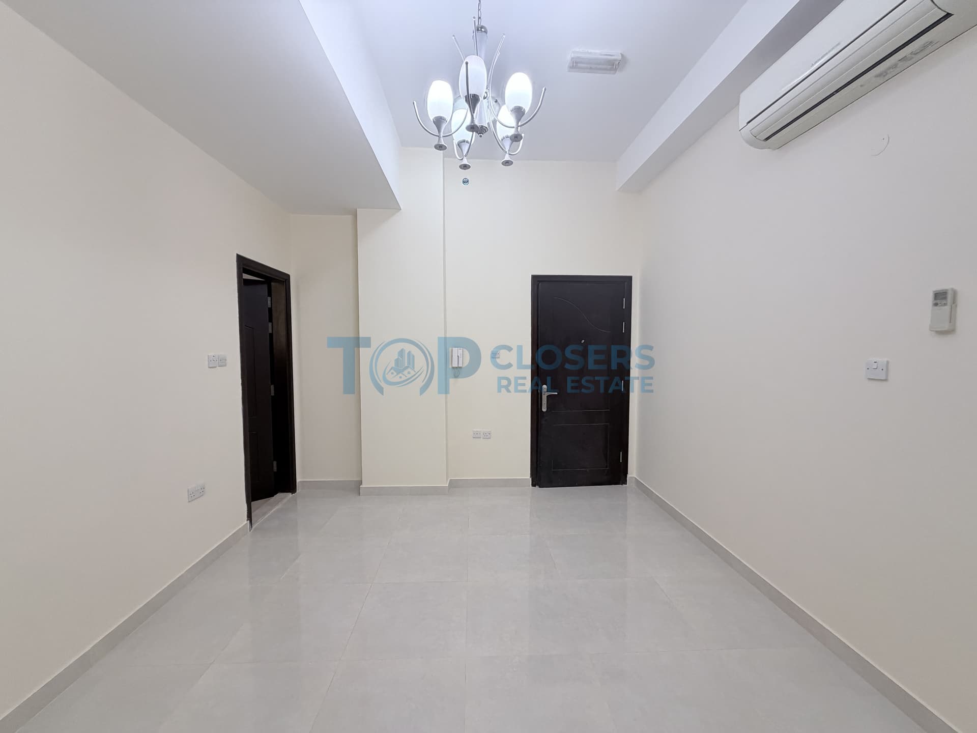 Spacious 1 Master Br | Ground Floor | Basement Parking - Image 1