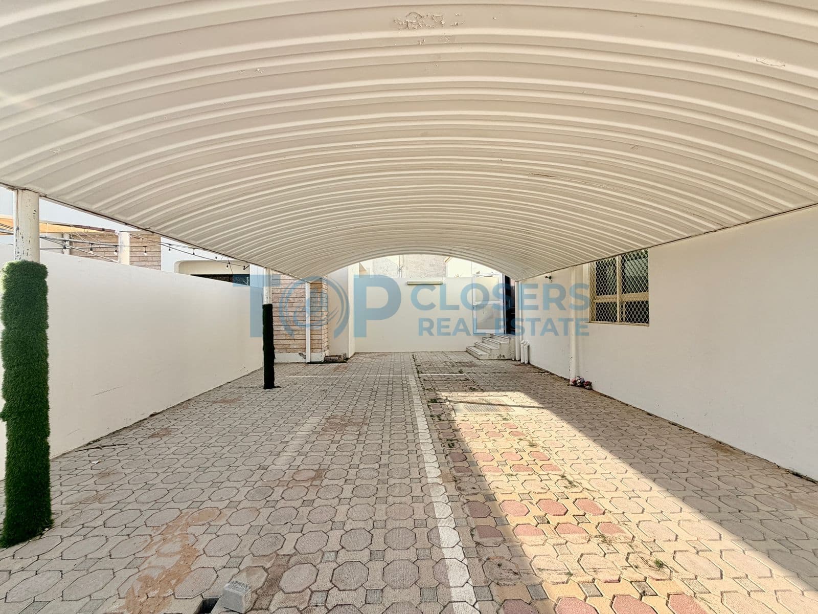 Neat n Clean 2 Bedrooms Apartment with Private Yard - Image 1