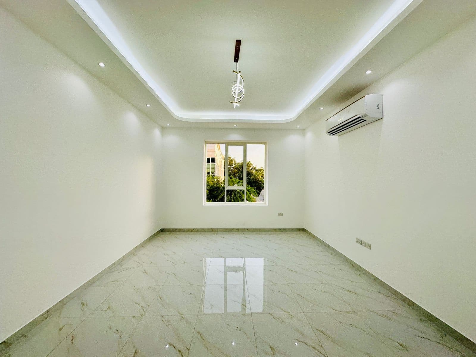Modern 1 Master Br Apartment | Ready to Move - Image 2
