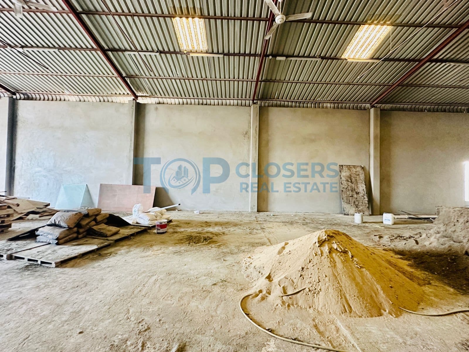 Huge 250 Sqm Renovated Warehouse in Al Noud Al Ain - Image 2