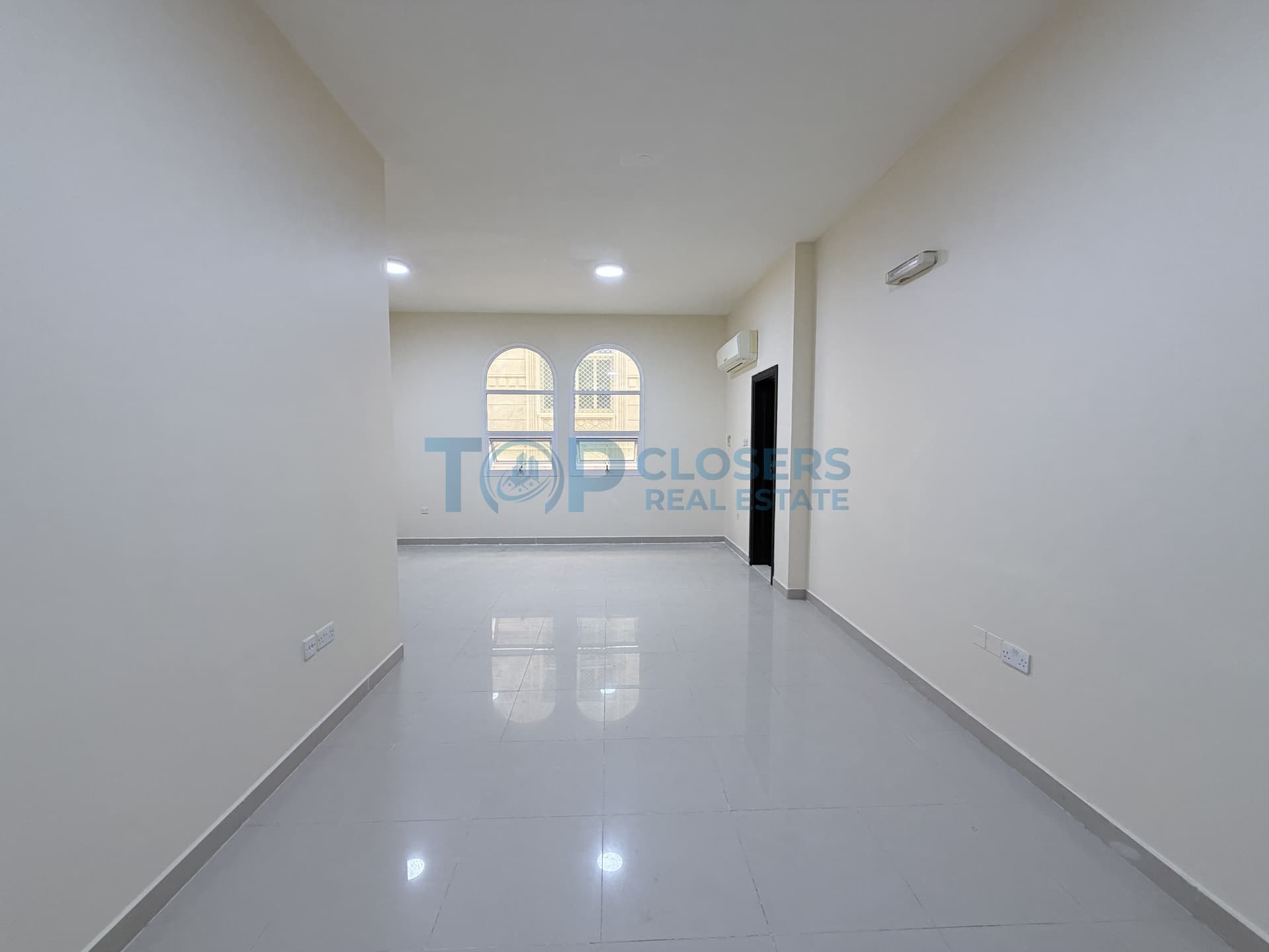 Spacious 2 Br | Ground Floor | Ready to Move - Image 1