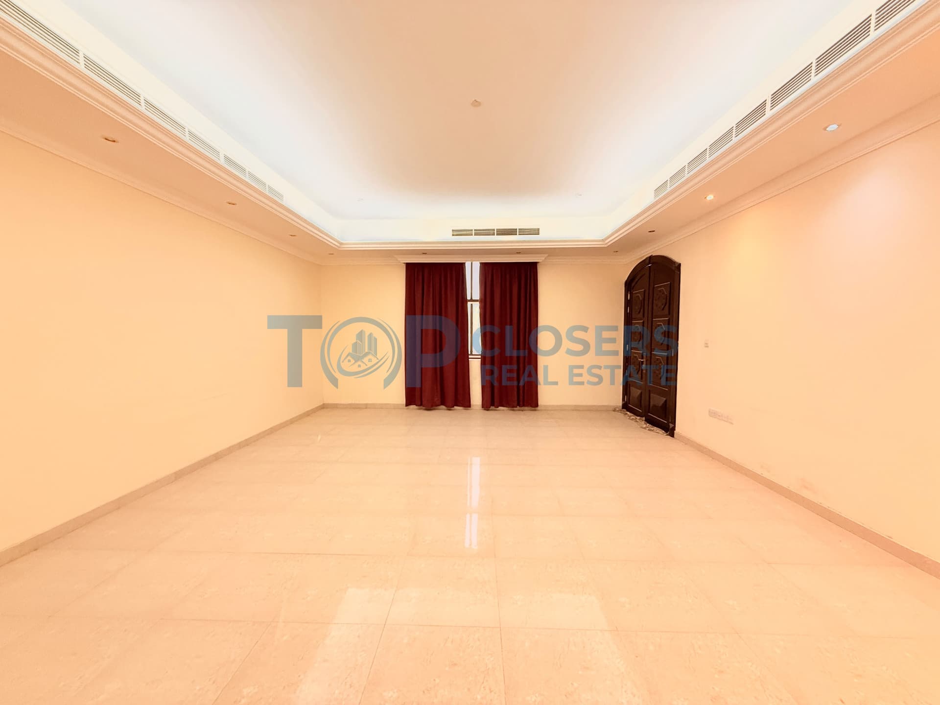 Prime Location | 5Br Duplex Villa | 2 Payments - Image 2