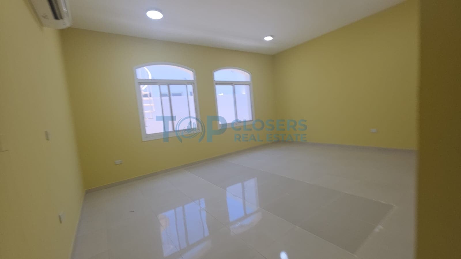 8 Masters Br | Private Yard | Prime Location - Image 4