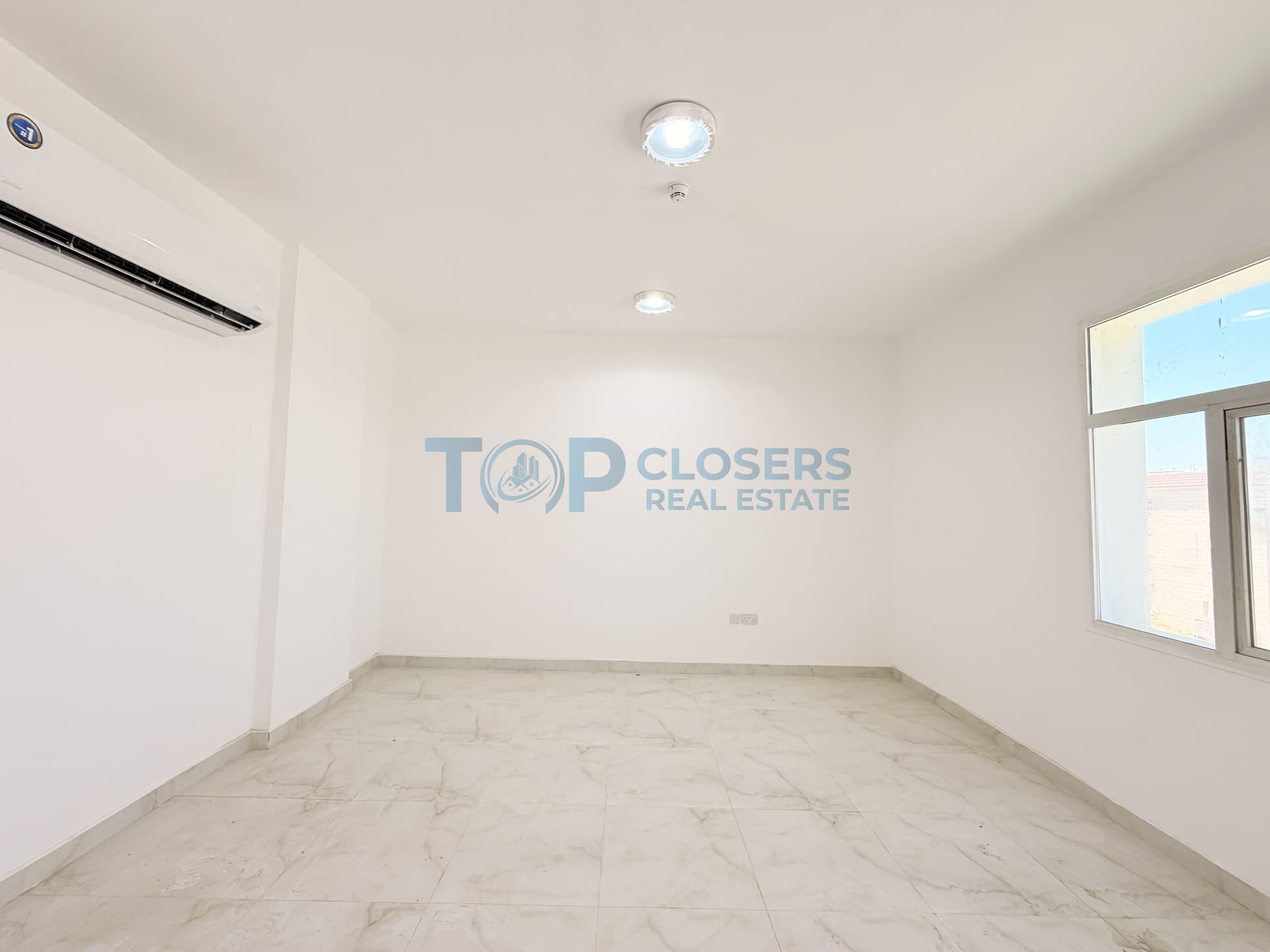 Brand New | 4 Payments | Prime Location | Must See - Image 1