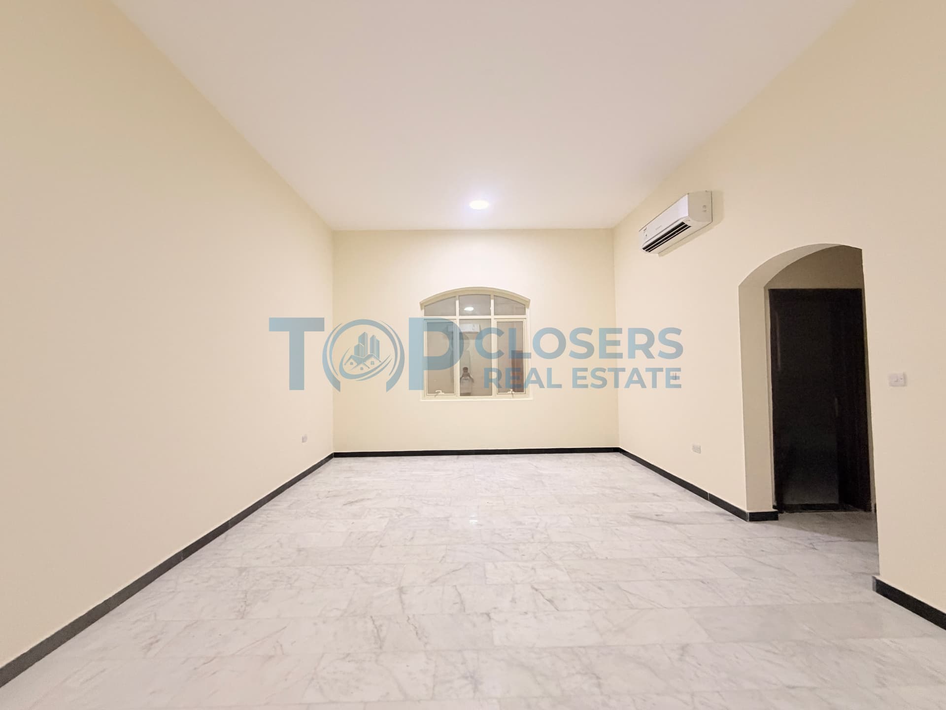 Easy Access to Abu Dhabi Road | Prime Location - Image 4