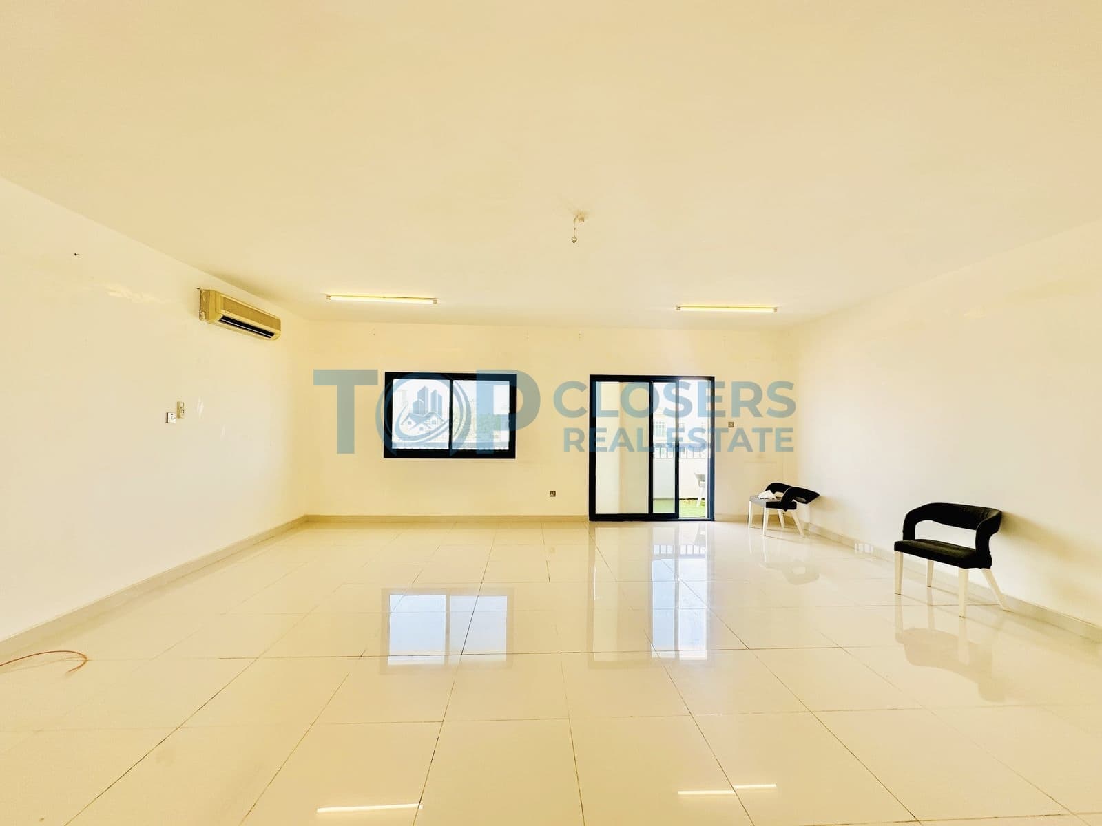 Balcony Near to Mall | Prime Location | Must See - Image 2