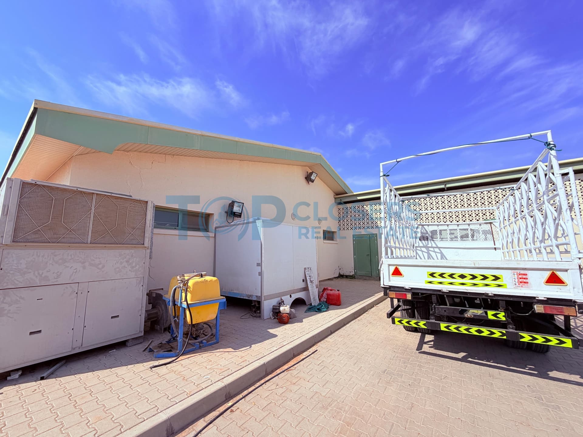 Spacious Warehouse for Kitchen, Laundry & Storage - Image 1