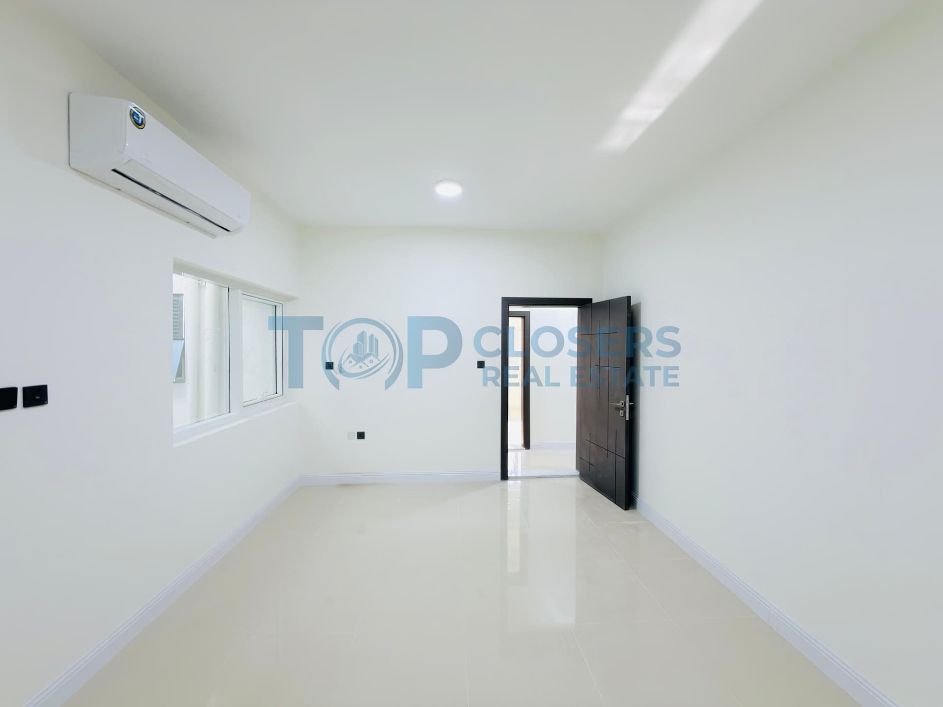 Brand New | 3 Payments | Free Parking | Must See - Image 1