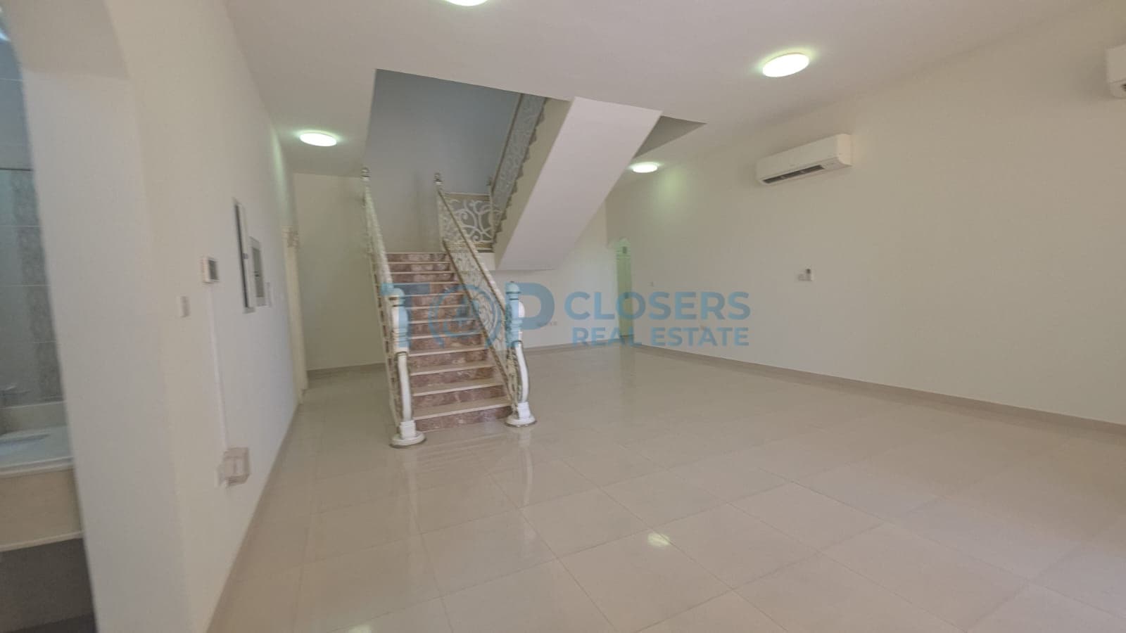 8 Masters Br | Private Yard | Prime Location - Image 2