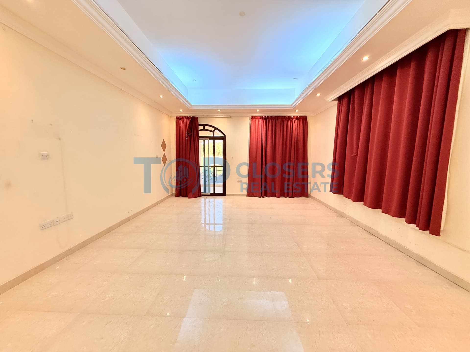 Prime Location | 5Br Duplex Villa | 2 Payments - Image 1