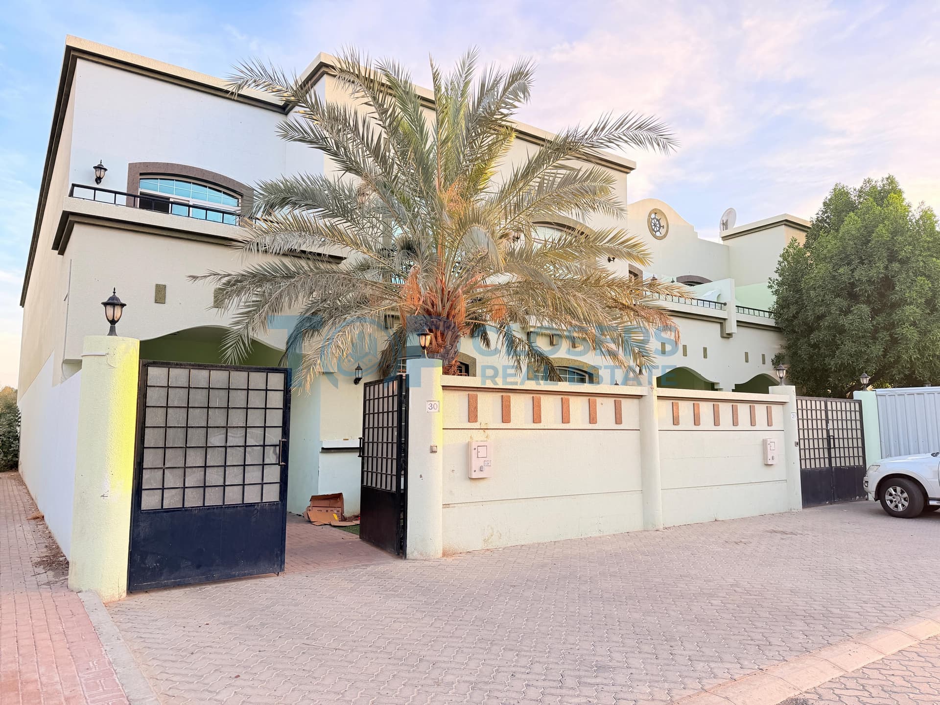 5Br Duplex Villa|Prime Location|Private Entrance - Image 1