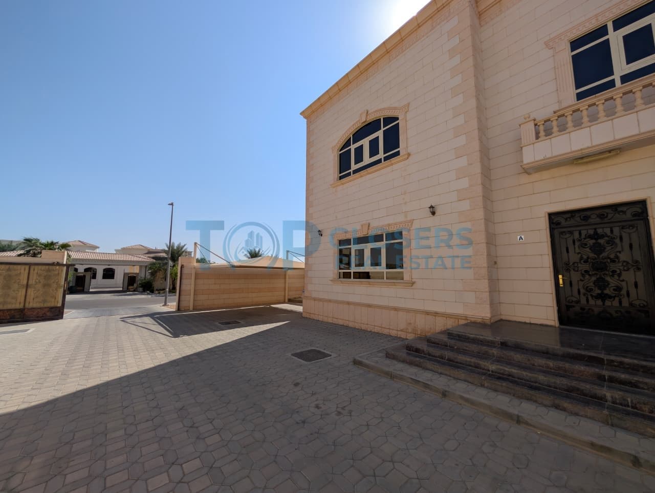 Near Dubai Road | Nayfa club | Spacious & Bright - Image 1