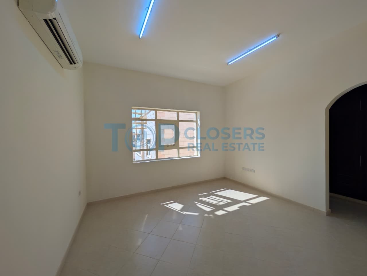 Near Dubai Road | Nayfa club | Spacious & Bright - Image 3