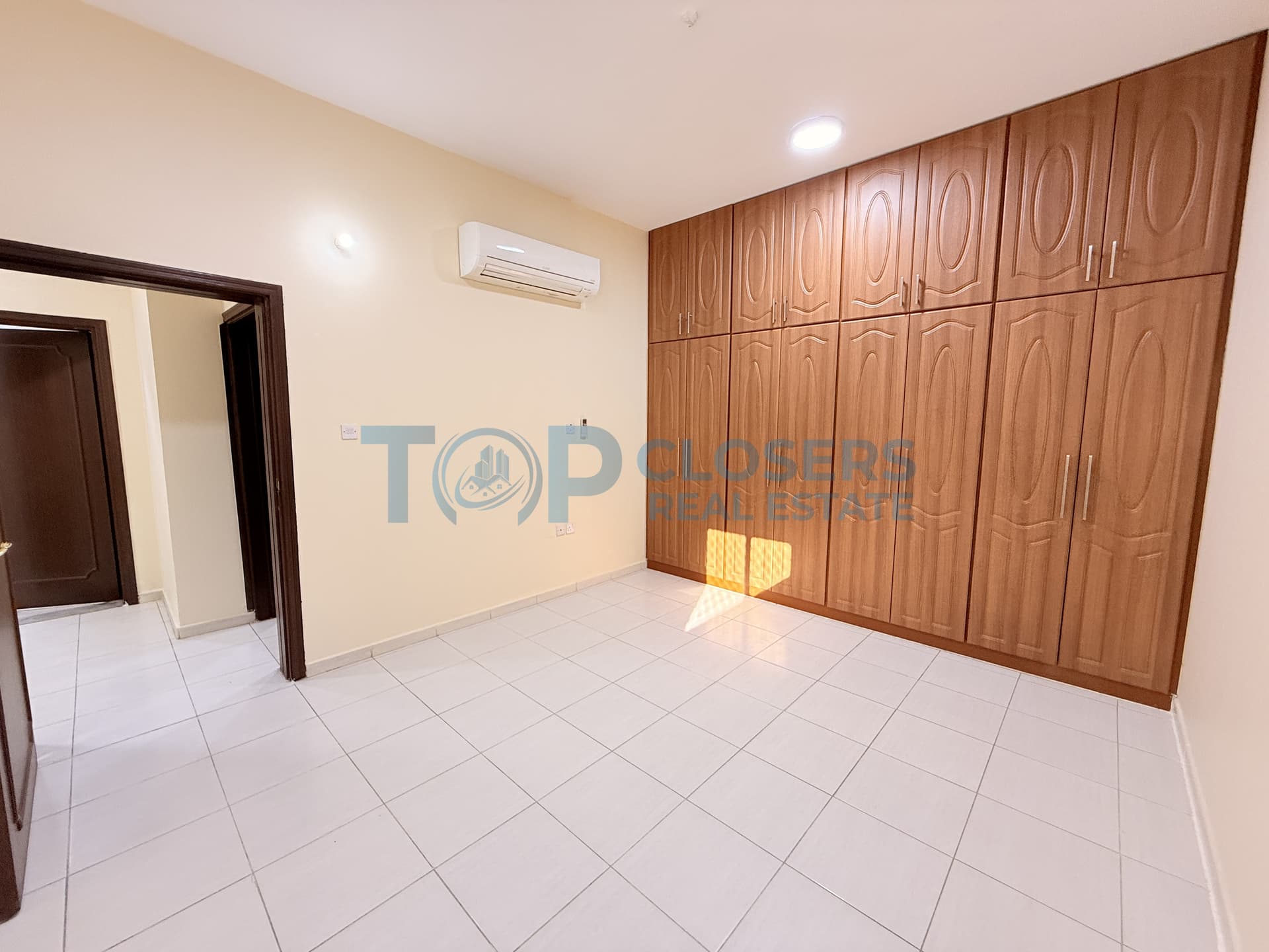 Spacious 3BHK Apartment |Balcony | Covered Parking - Image 1