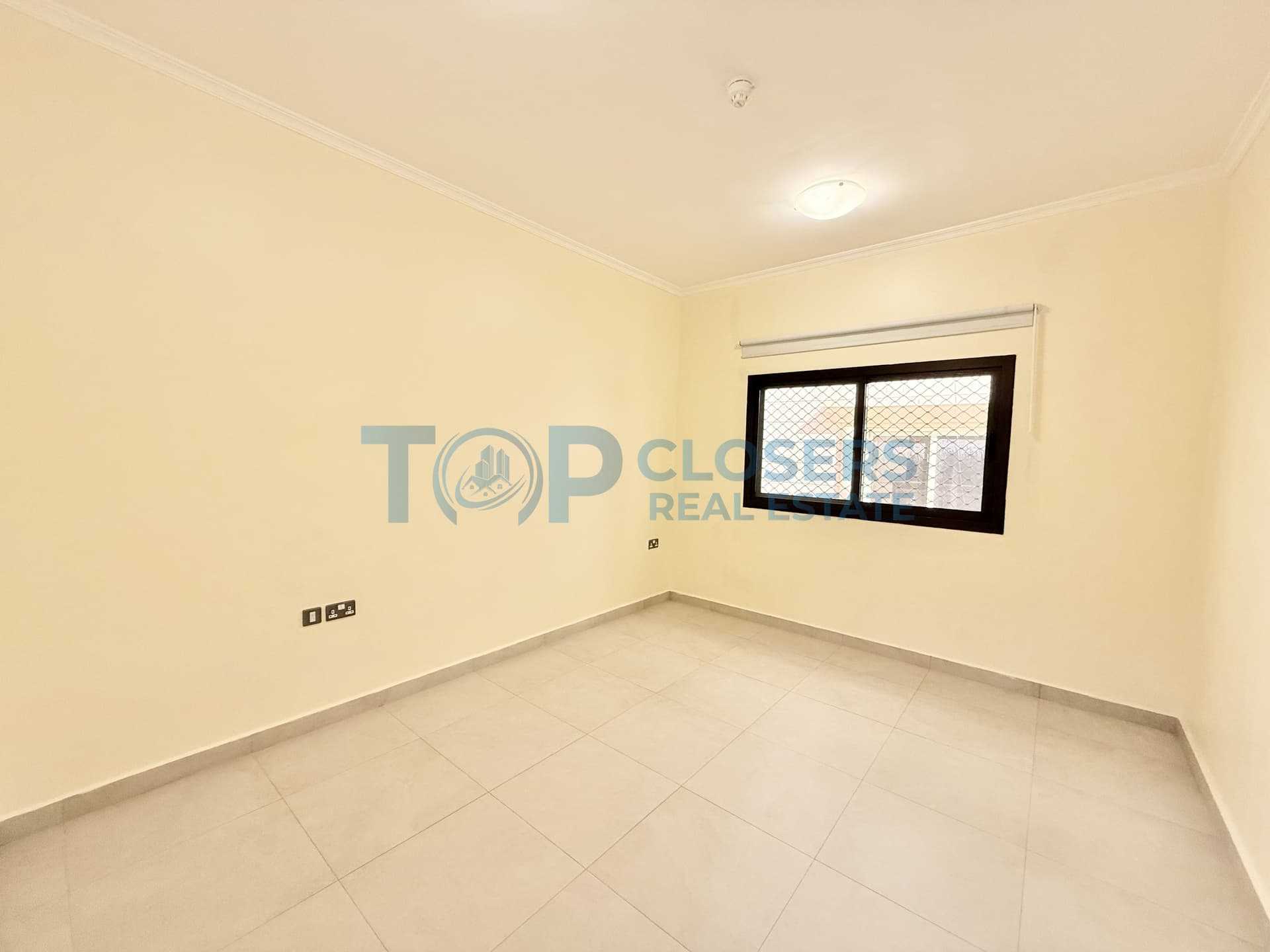 2BHK | Neat And Clean| Elevator | Basement Parking - Image 4