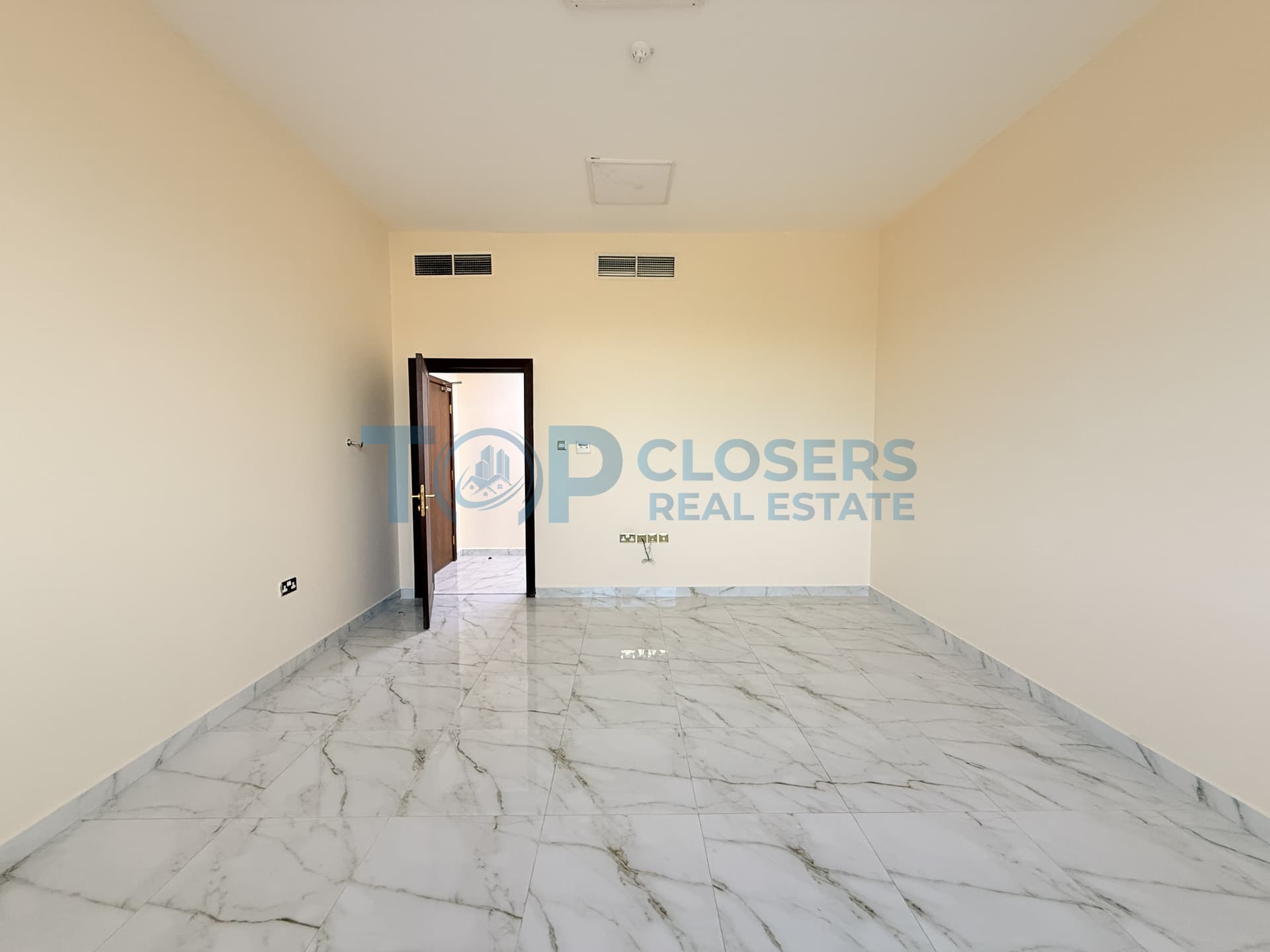 Spacious Apartment | Near To Hospital | Covered Parking - Image 2