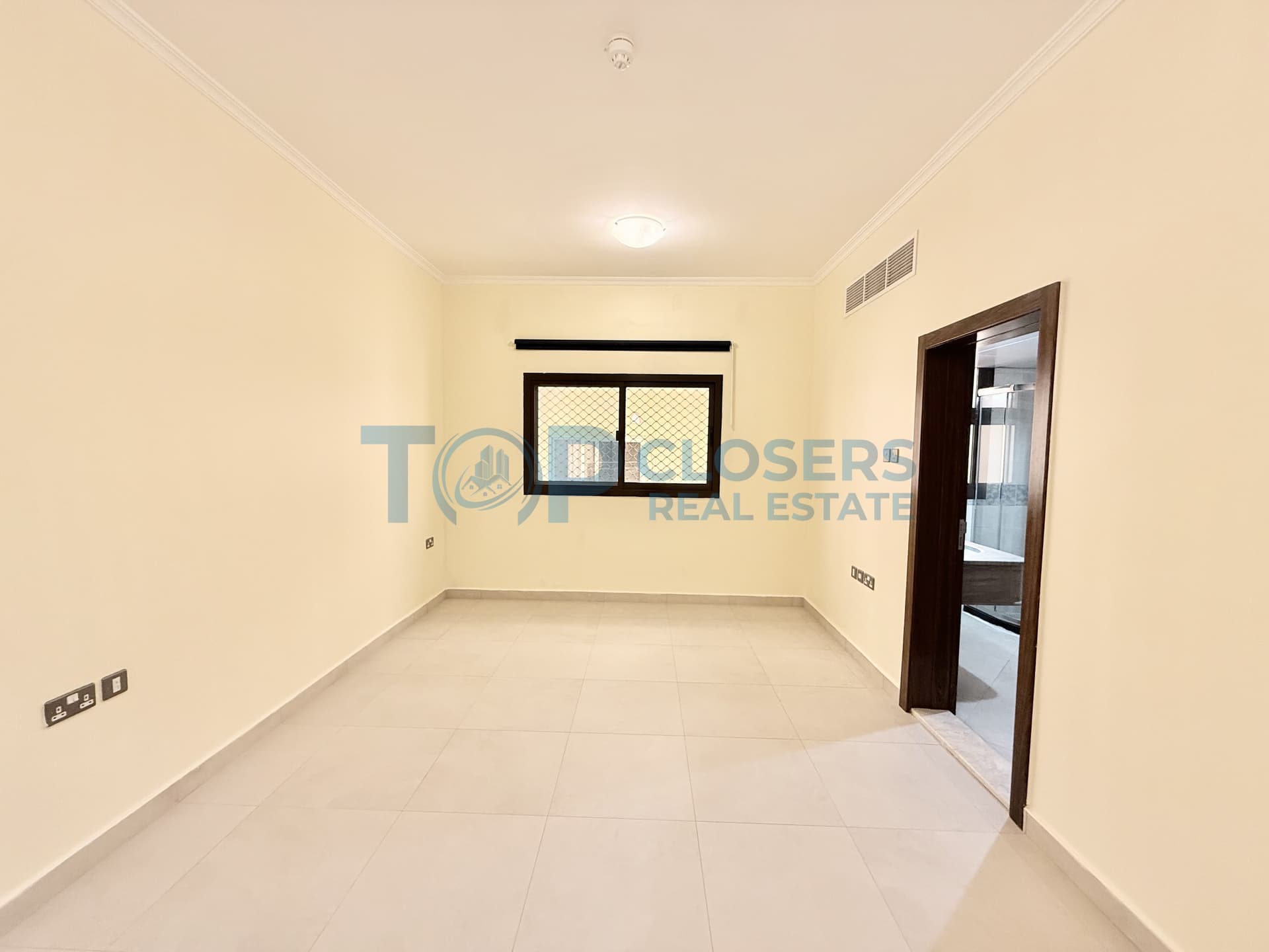 2BHK | Neat And Clean| Elevator | Basement Parking - Image 1