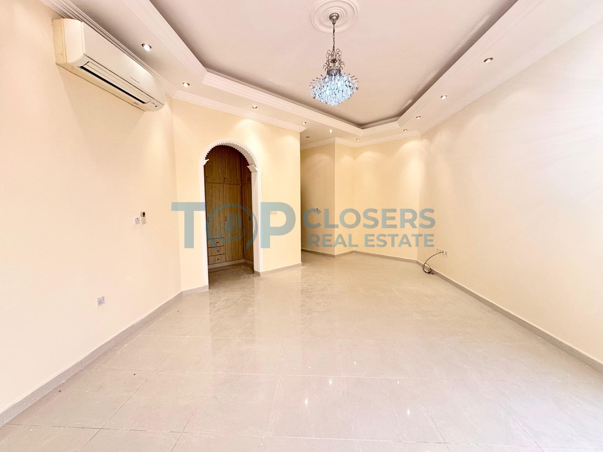 4 Master Br | Huge Yard | Prime location - Image 4