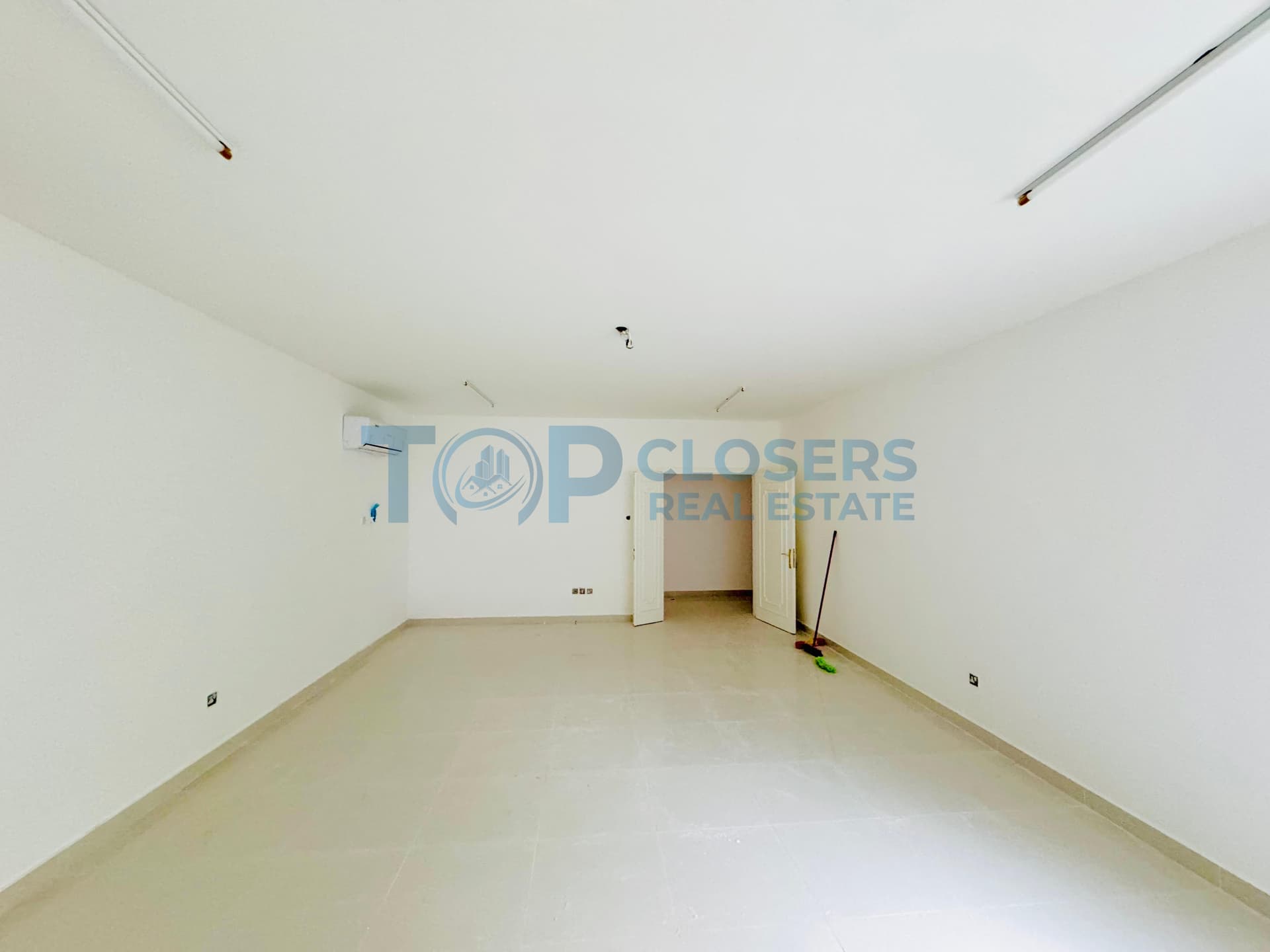 Prime Location| Near Al Ain Mall|Tawtheeq Contract - Image 2